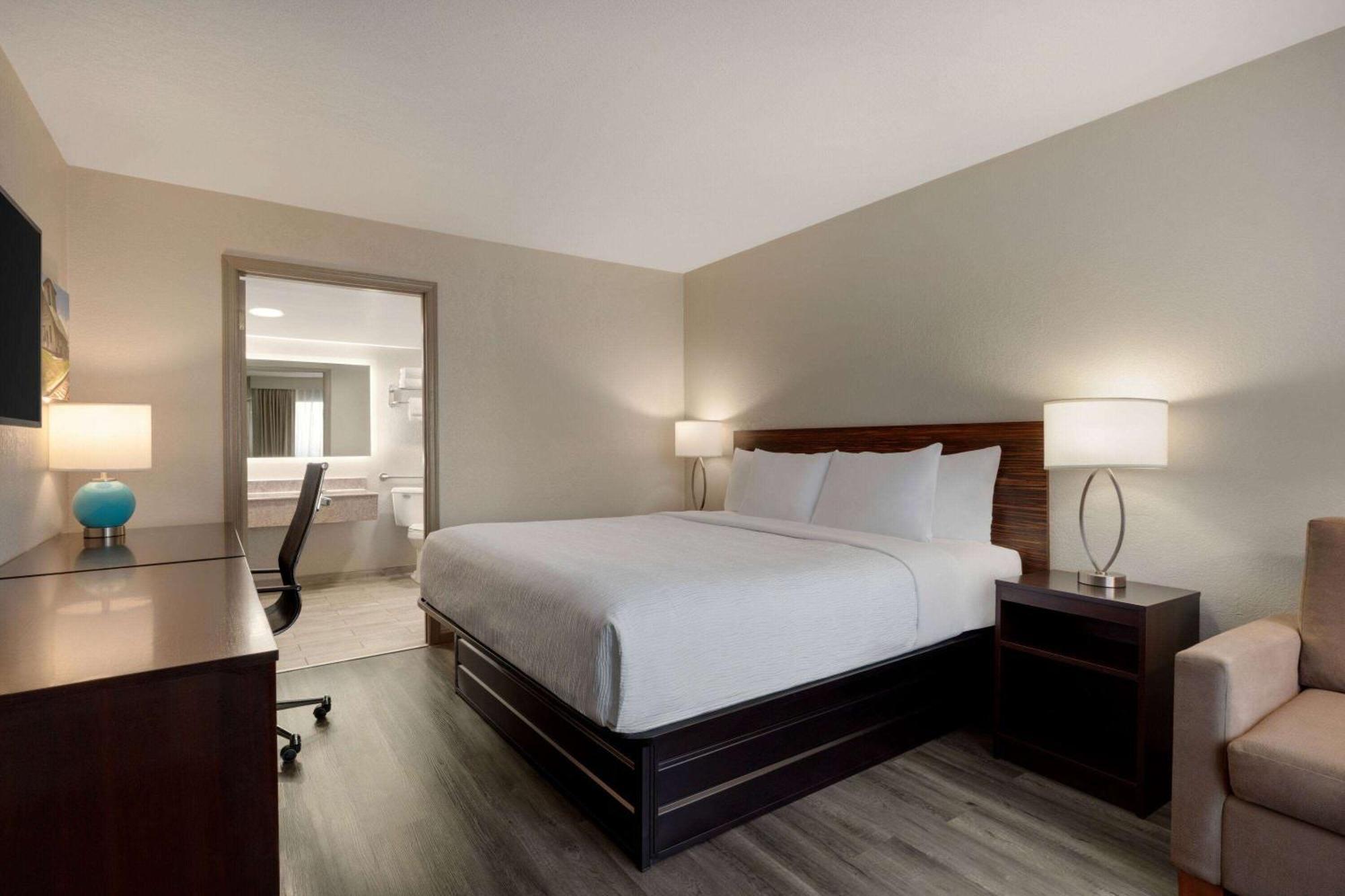 Baymont By Wyndham Emporia Va Hotel Luaran gambar