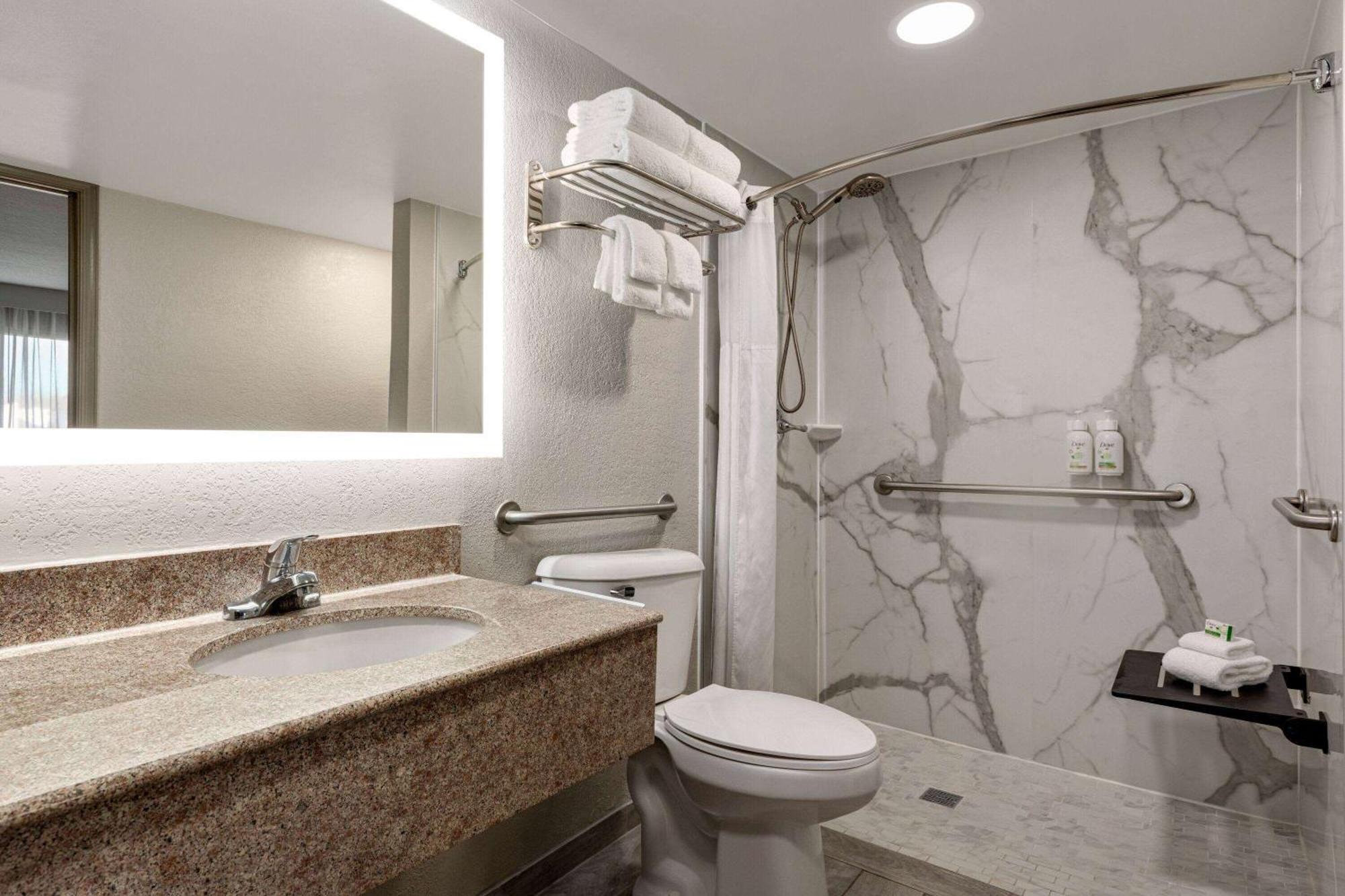 Baymont By Wyndham Emporia Va Hotel Luaran gambar